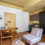 Iflat Warm & Welcoming Little Gem In Rione Monti