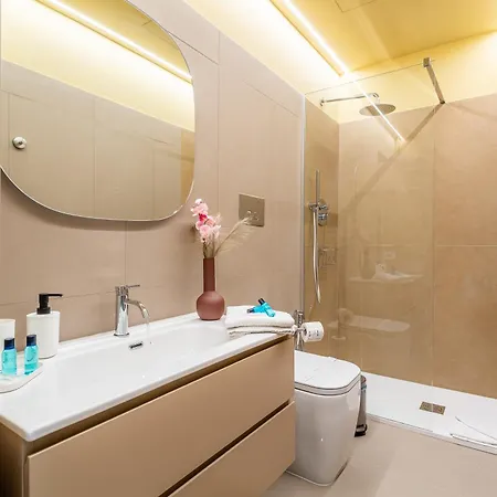 Iflat Warm & Welcoming Little Gem In Rione Monti * Рим